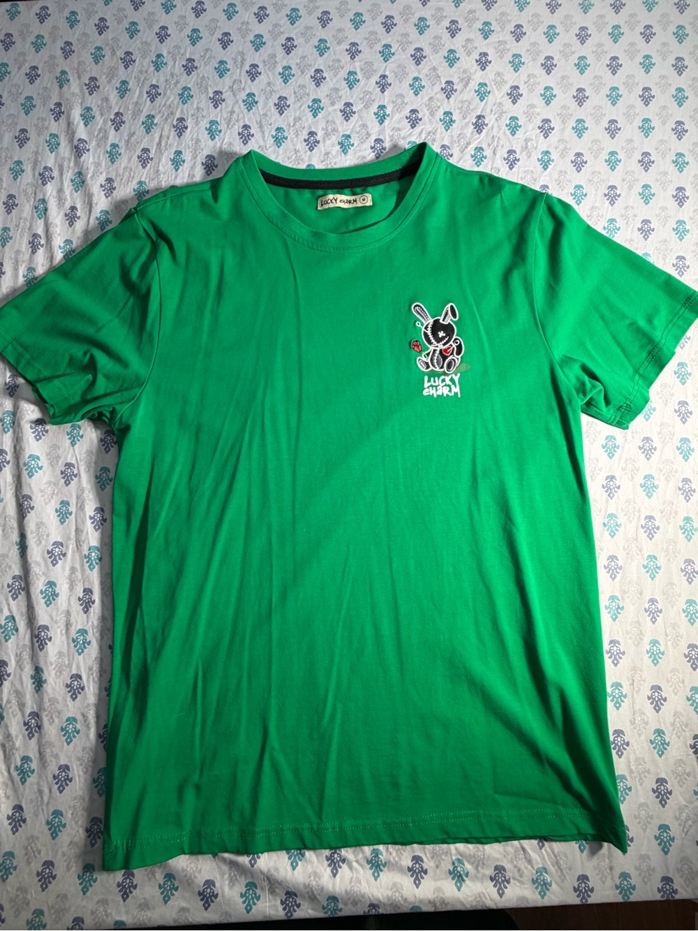 Lucky Charm Bunny Graphic T-Shirt Size Medium Green Streetwear Tee